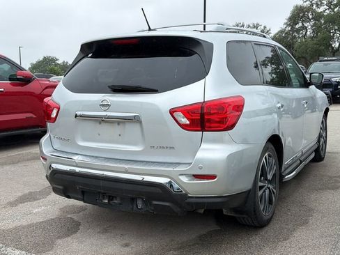 Used 2018 Nissan Pathfinder Platinum FWD image 4