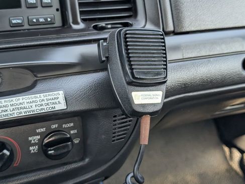 Used 2010 Ford Crown Victoria Police Interceptor image 18