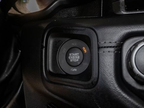Used 2025 Jeep Wrangler Unlimited Sahara w/ Safety Group AWD/4WD image 17