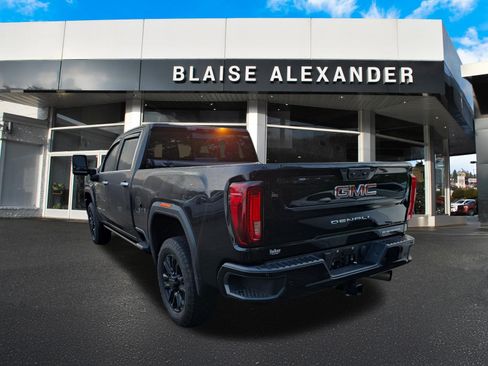 Used 2023 GMC Sierra 2500 Denali w/ Denali Black Diamond Edition AWD/4WD image 7