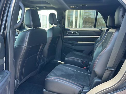 Used 2019 Ford Explorer XLT w/ Equipment Group 202A AWD/4WD image 10