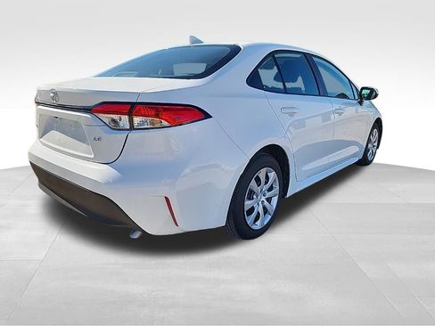 Used 2025 Toyota Corolla LE image 7
