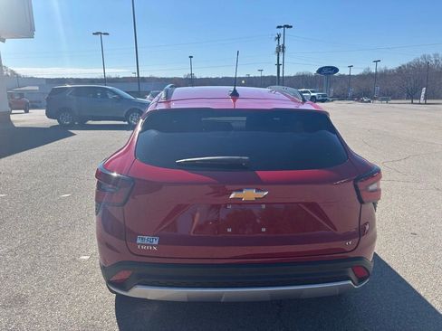 New 2026 Chevrolet Trax LT w/ Sunroof Package image 9
