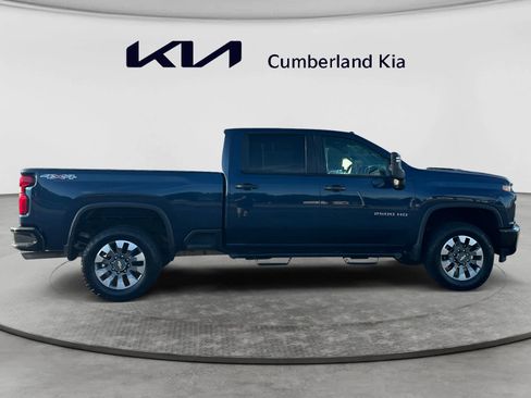 Used 2022 Chevrolet Silverado 2500 Custom w/ Custom Value Package AWD/4WD image 6