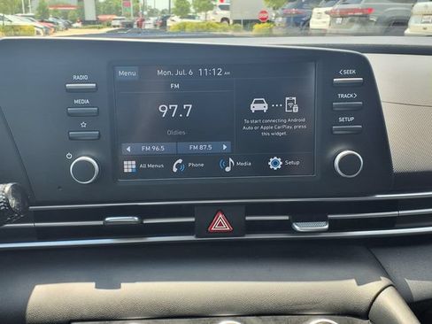 Used 2025 Hyundai Elantra SE FWD image 24