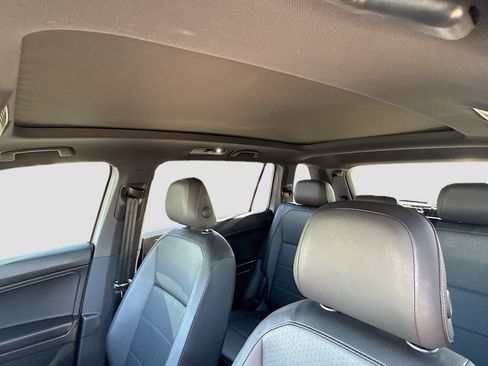 Used 2020 Volkswagen Tiguan SE R-Line image 26