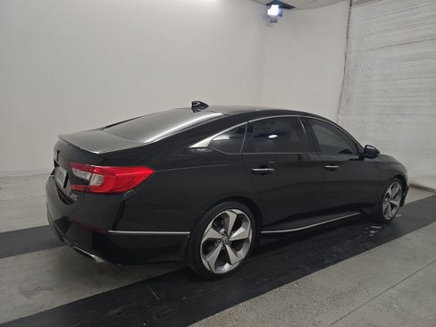 Used 2018 Honda Accord Touring image 4