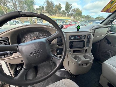 Used 2004 GMC Safari w/ Seat Package RWD image 9