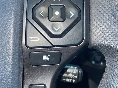 Used 2020 Toyota Tacoma SR image 14