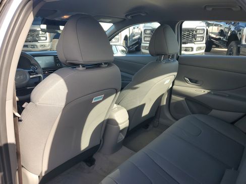 Used 2025 Hyundai Elantra Sport image 13