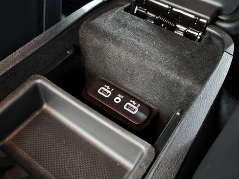 Used 2023 Chrysler 300 S image 35