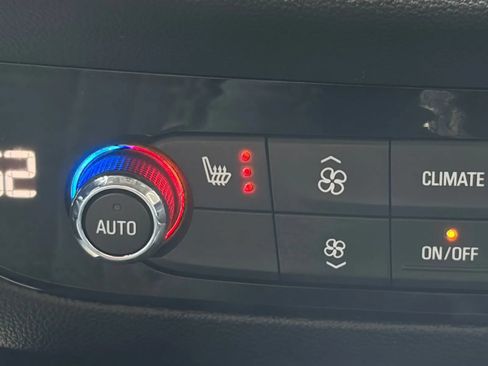 Used 2019 Buick Enclave Essence AWD/4WD image 26
