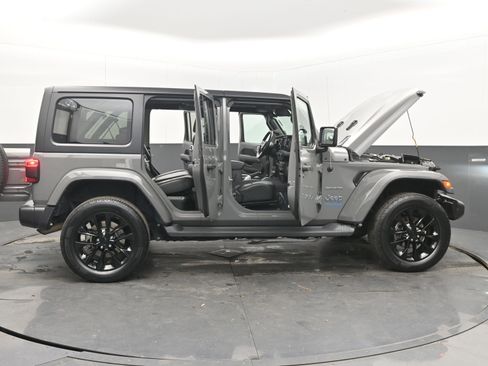 Used 2021 Jeep Wrangler Unlimited Sahara w/ Cold Weather Group image 44
