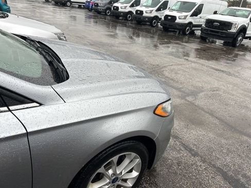 Used 2020 Ford Fusion SE image 5