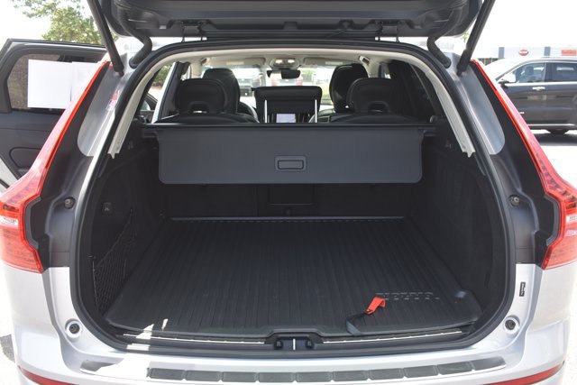 Used 2023 Volvo XC60 B5 Ultimate w/ Climate Package FWD image 18
