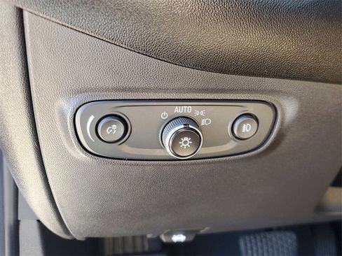 Used 2021 Chevrolet Equinox Premier image 30