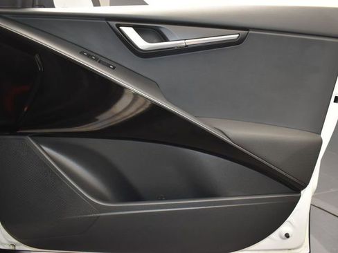 Used 2025 Kia Niro EX image 13