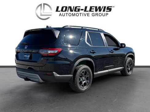 Used 2025 Honda Pilot TrailSport image 5