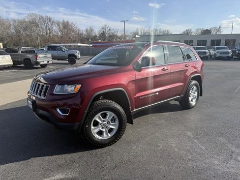 Used 2016 Jeep Grand Cherokee Laredo w/ Quick Order Package 23E image 2