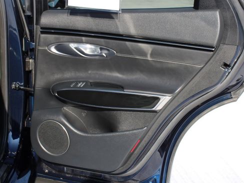 Used 2022 Genesis GV70 2.5T image 16