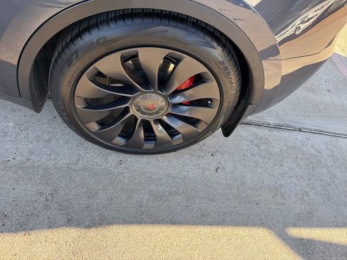 Used 2022 Tesla Model Y Performance image 11