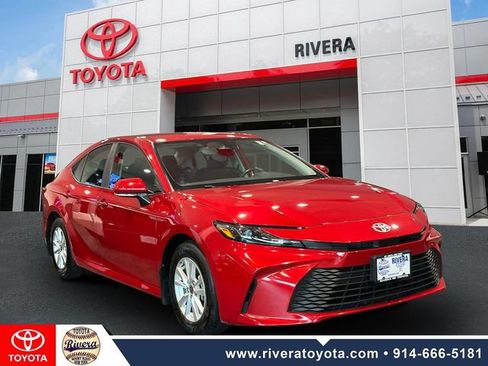 Used 2025 Toyota Camry LE w/ Convenience Package FWD image 7