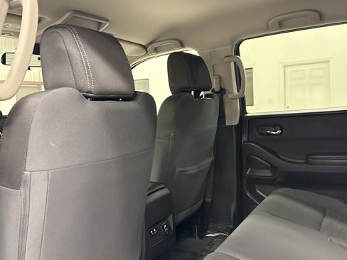 Used 2024 Nissan Frontier SV w/ SV Convenience Package image 17