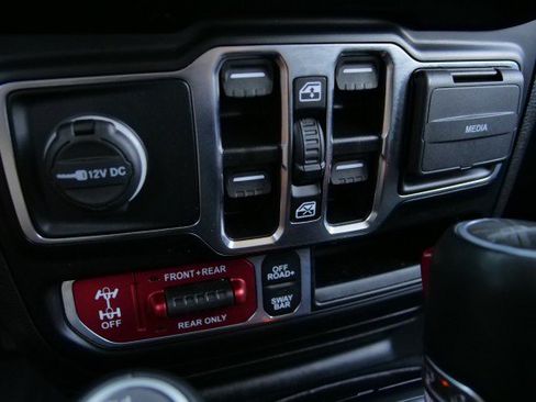 Used 2022 Jeep Gladiator Rubicon w/ LED Lighting Group AWD/4WD image 23