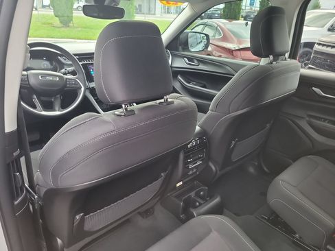 Used 2023 Jeep Grand Cherokee L Laredo AWD/4WD image 13