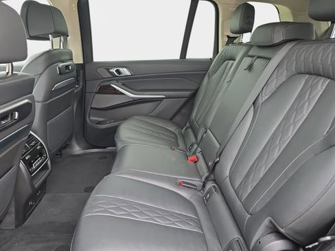 Used 2025 BMW X7 xDrive40i AWD/4WD image 18