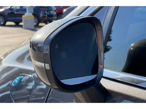 Used 2021 Chrysler Pacifica Touring w/ Uconnect Theater Family Group image 49