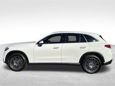 Used 2025 Mercedes-Benz GLC 300 4MATIC image 3