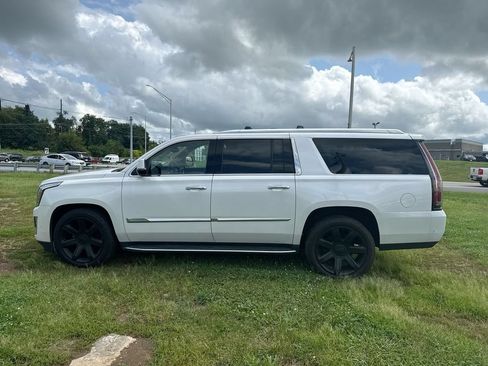 Used 2020 Cadillac Escalade ESV Premium Luxury AWD/4WD image 3