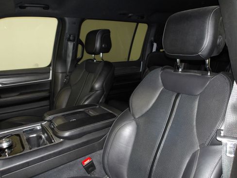 Used 2024 Jeep Wagoneer Series II w/ Flexible Seating Group AWD/4WD image 8