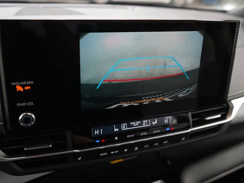 Used 2025 Toyota Sienna LE AWD/4WD image 24