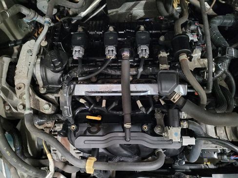 Used 2020 Nissan Versa SV FWD image 30