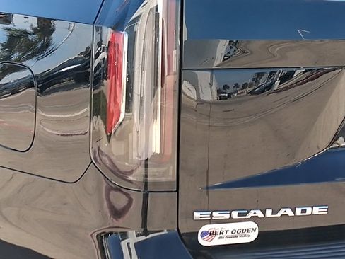 Used 2021 Cadillac Escalade ESV Premium Luxury image 9