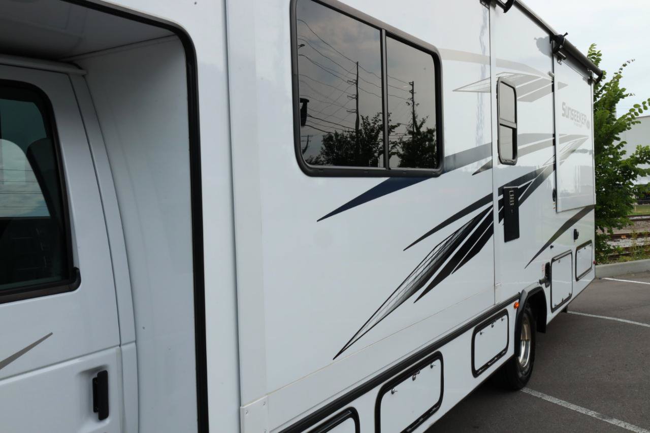 Used 2022 Ford E-450 and Econoline 450 Super Duty w/ Motorhome Prep Package RWD image 23