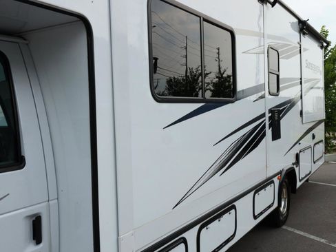 Used 2022 Ford E-450 and Econoline 450 Super Duty w/ Motorhome Prep Package RWD image 23