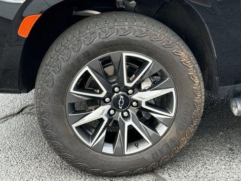 Used 2024 Chevrolet Tahoe Z71 w/ Luxury Package image 17