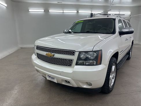 Used 2014 Chevrolet Suburban LTZ image 5