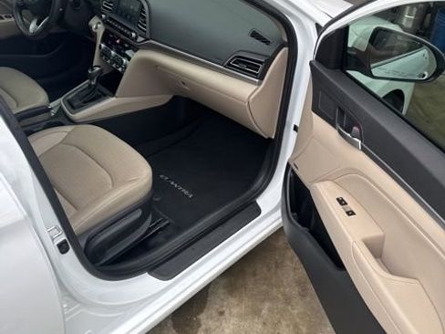 Used 2020 Hyundai Elantra Limited FWD image 14
