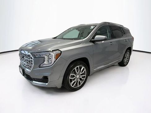 Used 2024 GMC Terrain Denali w/ Denali Premium Package AWD/4WD image 3