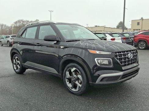 Certified 2023 Hyundai Venue SEL image 3
