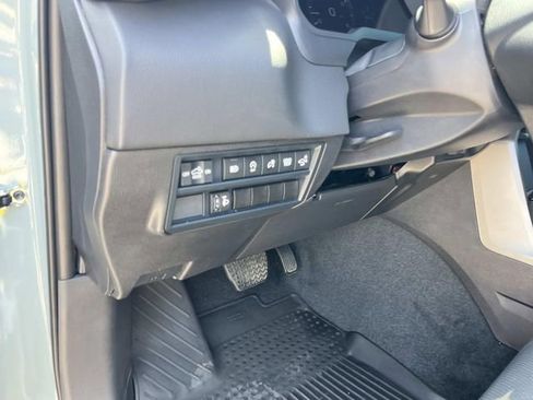 Used 2025 Toyota Tundra Limited AWD/4WD image 31
