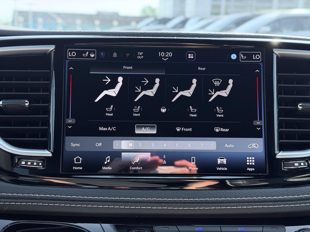 Certified 2025 Chrysler Pacifica Limited FWD image 52