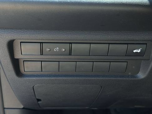 Used 2024 Mitsubishi Outlander AWD image 28