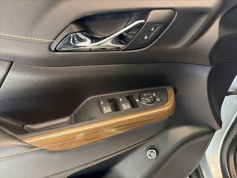 Used 2023 GMC Acadia SLE w/ Driver Convenience Package image 31