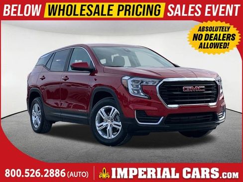 Used 2024 GMC Terrain SLE image 1