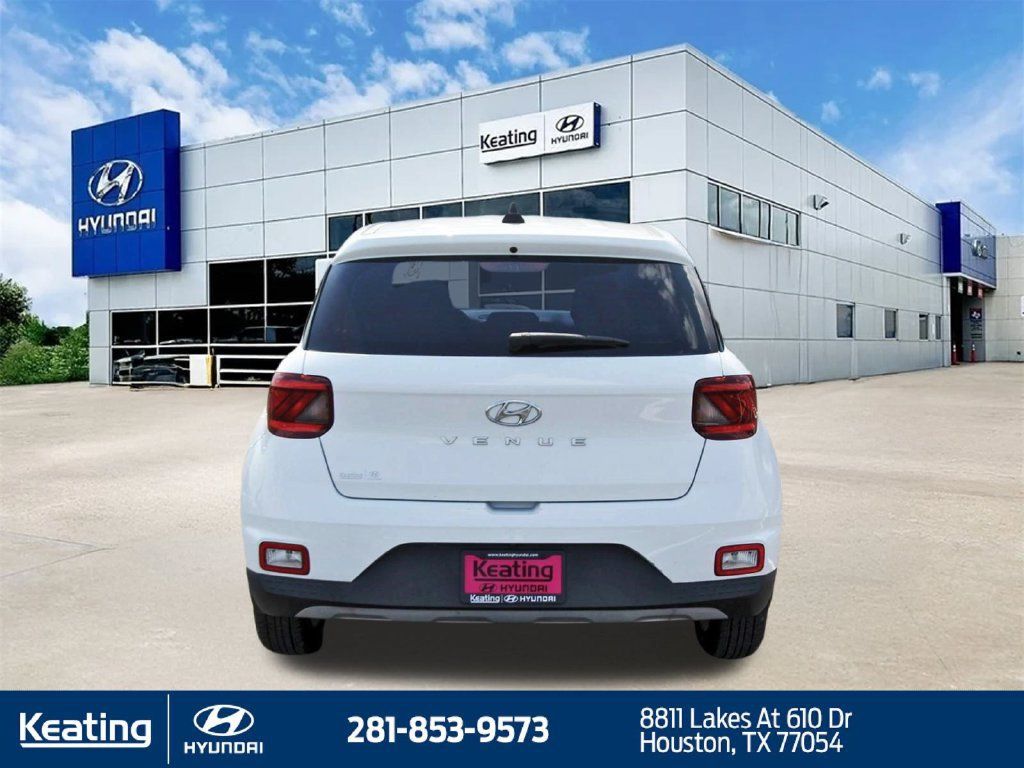 Used 2021 Hyundai Venue SE FWD image 6